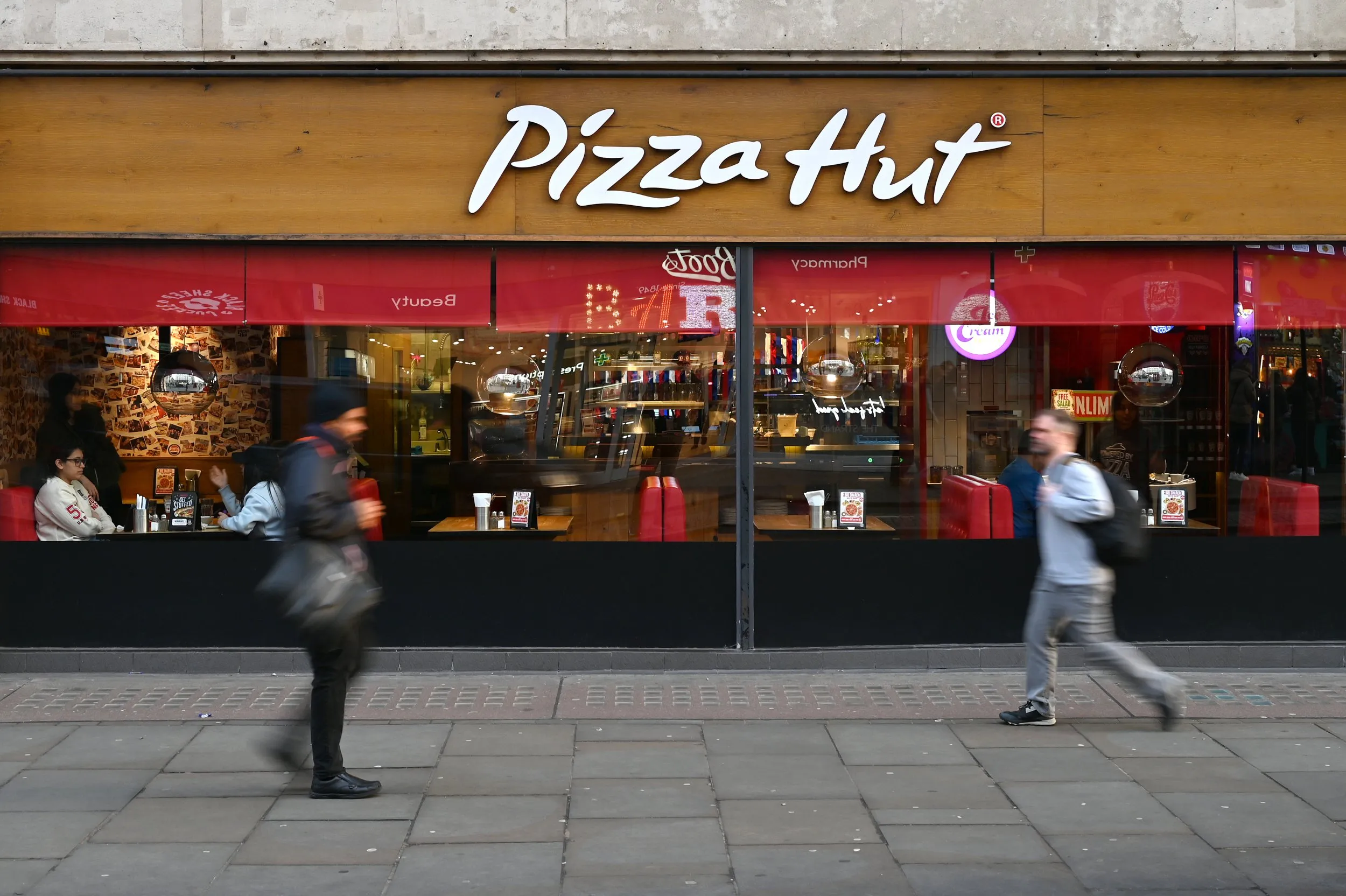 Pizza Hut collapses into administration putting hundreds of jobs at risk