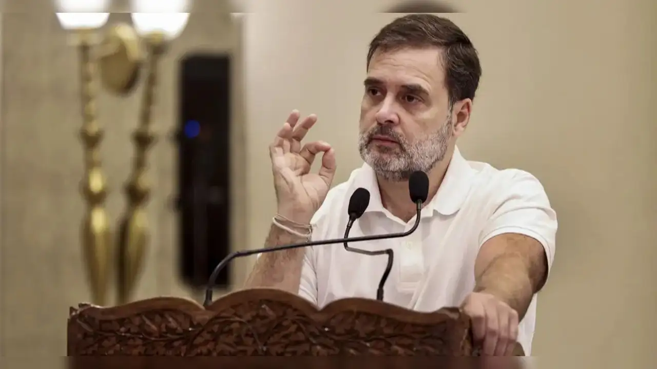 From Politics to 'Pakwans': Rahul Gandhi Turns Halwai at Old Delhi's Famous Ghantewala Sweet Shop - Watch