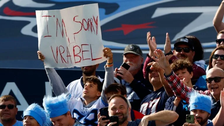 Mike Vrabel on returning to Tennessee, seeing Titans fans' signs
