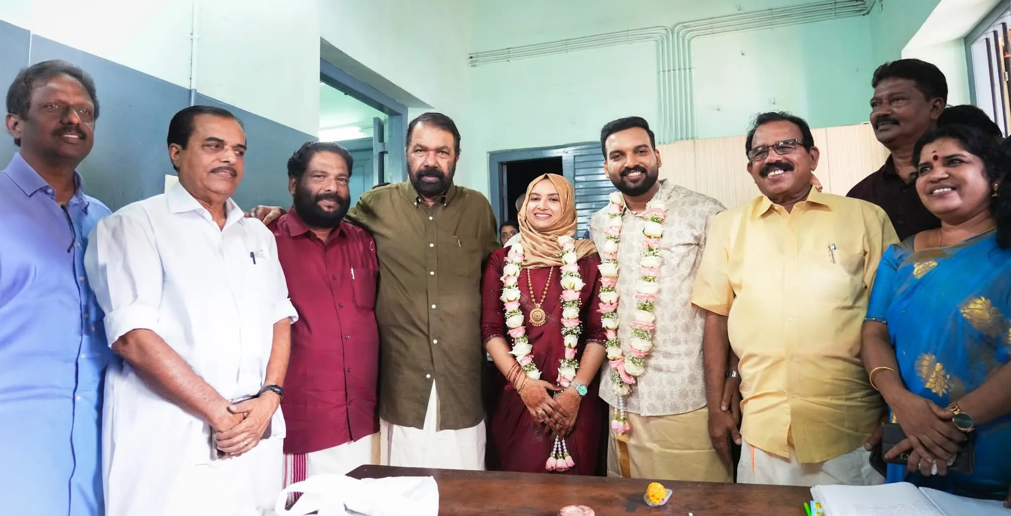 വധു ഡോക്ടറാണ്; വരന്‍ സഖാവും; കല്യാണം രജിസ്ട്രാര്‍ ഓഫീസില്‍, മന്ത്രി ശിവന്‍കുട്ടിയുടെ കാര്‍മ്മിത്വം; ഹിജാബ് നിര്‍ബന്ധം