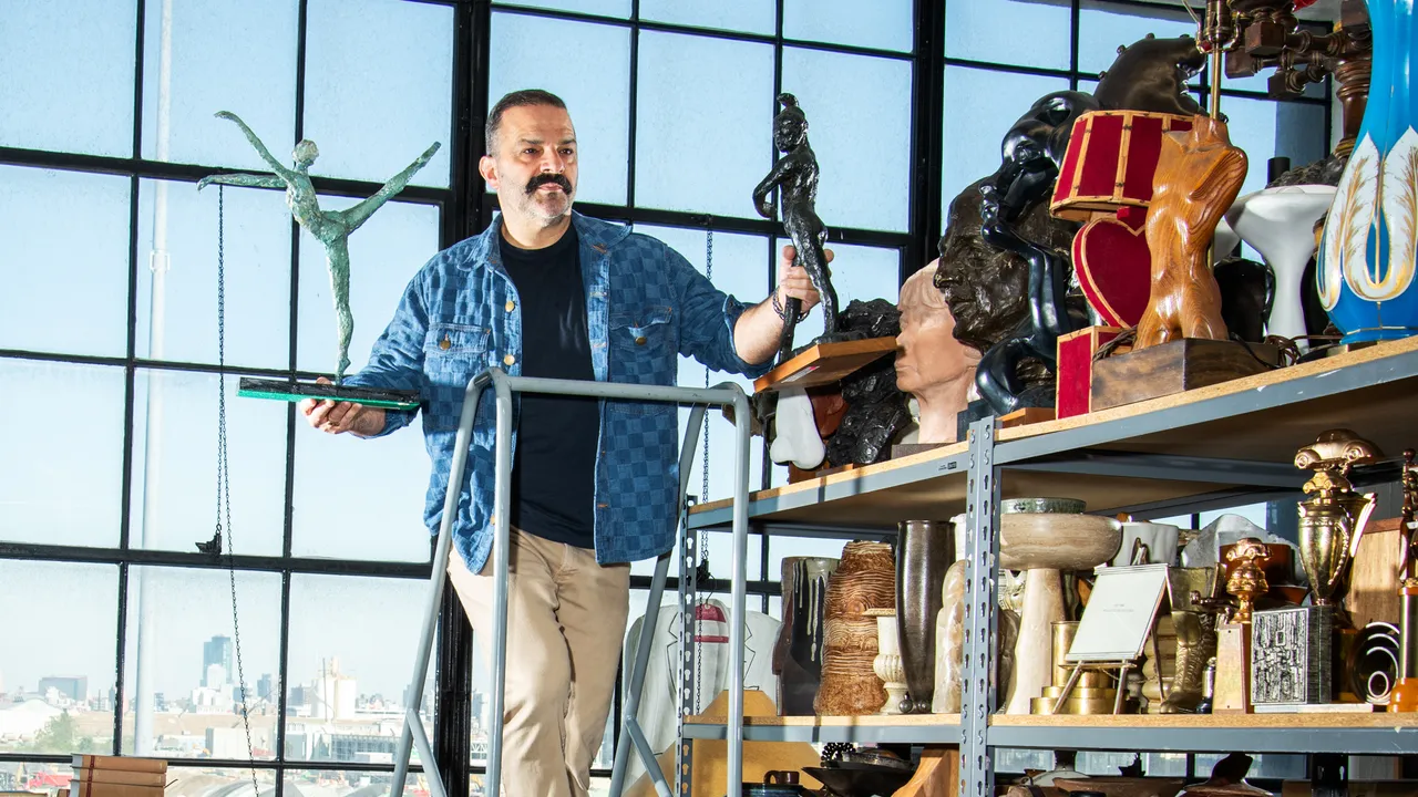 The Man Who Sells Unsellable New York Apartments