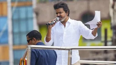 കരൂർ ദുരന്തത്തിൽ പെട്ട് മരിച്ചവരുടെ കുടുംബങ്ങൾക്ക് 20 ലക്ഷം രൂപ നൽകി ; തീർച്ചയായും ഇരകളുടെ കുടുംബത്തെ നേരിൽ കാണുമെന്ന് ഉറപ്പ് നൽകി വിജയ്യുടെ കത്ത്