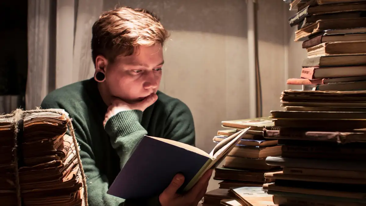Novels with a certain structure are more likely to be classics