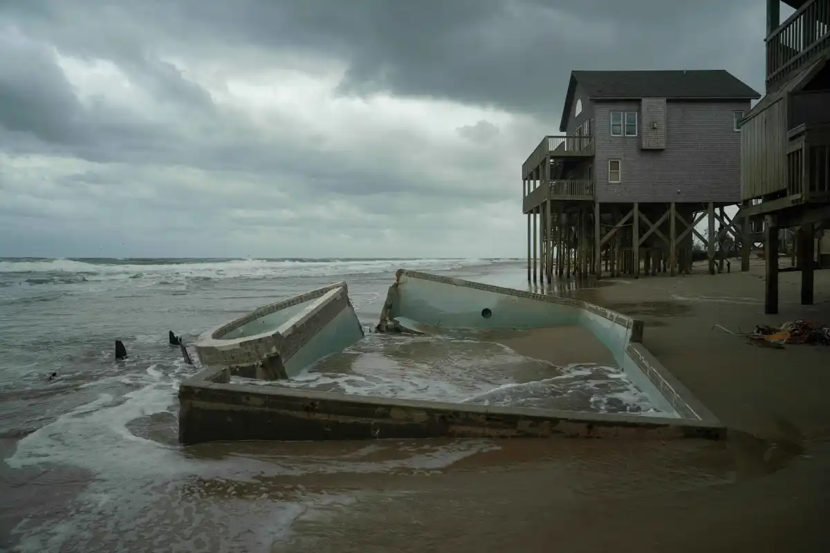 Thousands Told To Stay Out of Water: ‘Life-Threatening’