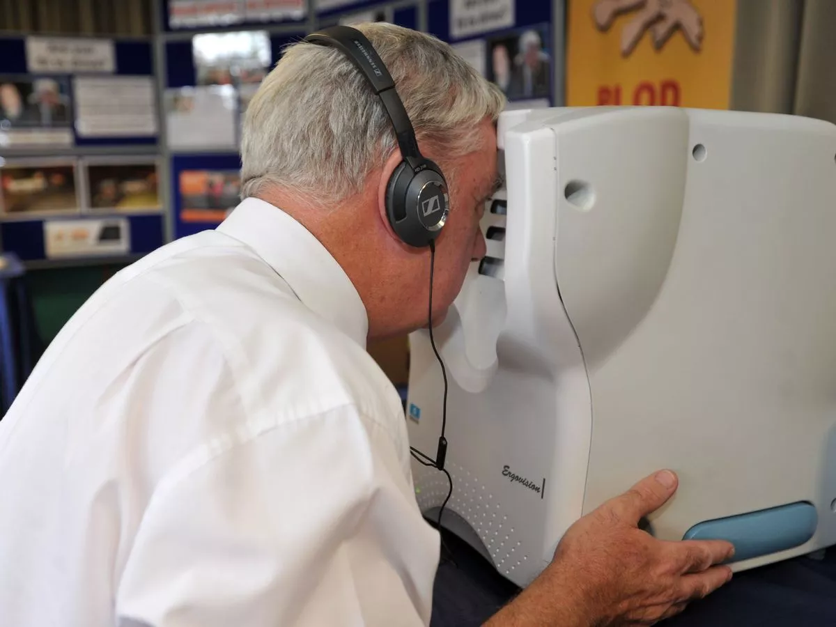 Government responds to calls for mandatory eye tests for drivers over 70