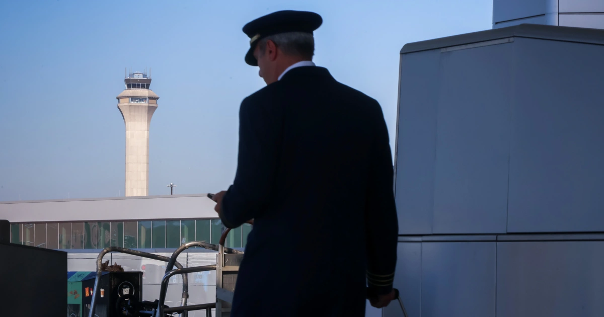 Air traffic control staffing issues cause flight delays across U.S.