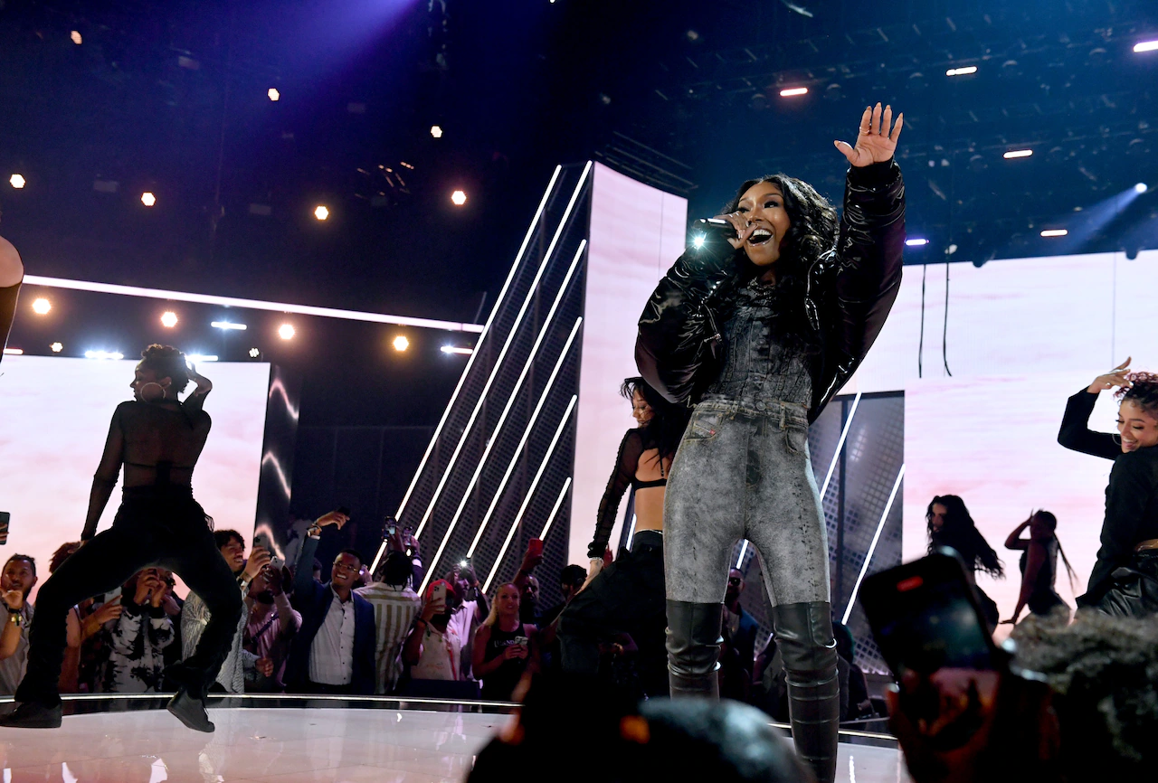 R&B icon explains what led to her ‘abrupt’ exit at recent show