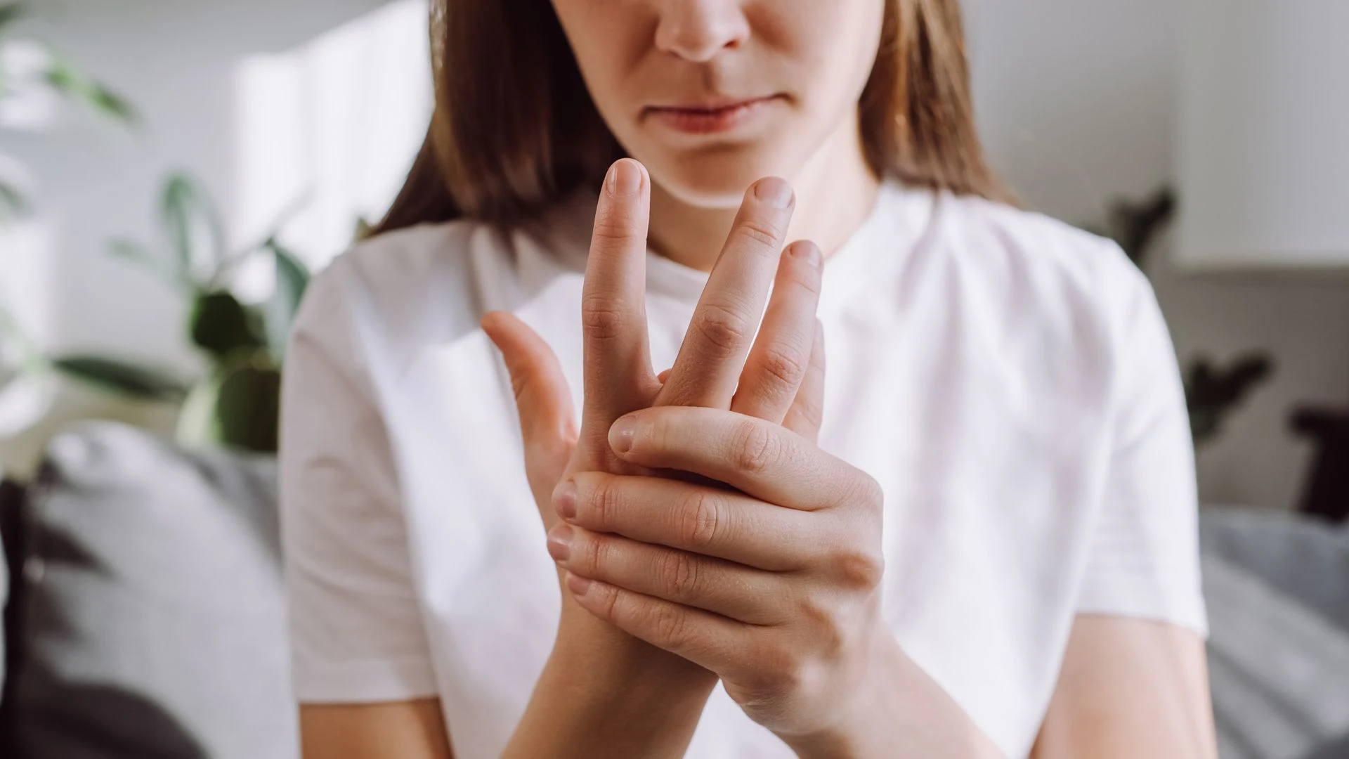 What it means when your hands are tingling - and when you should worry