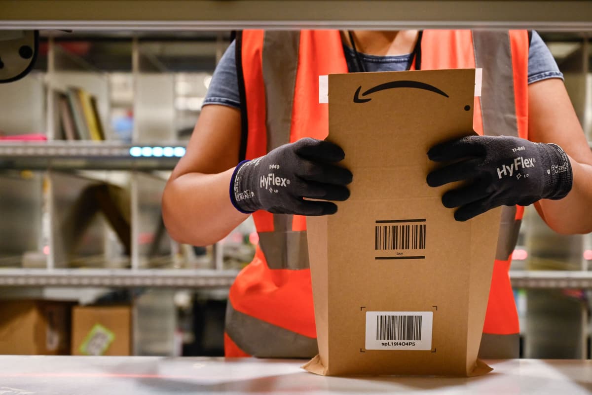 Amazon UK jobs: firm hires 15,000 warehouse, delivery driver staff for Christmas - how to apply for careers