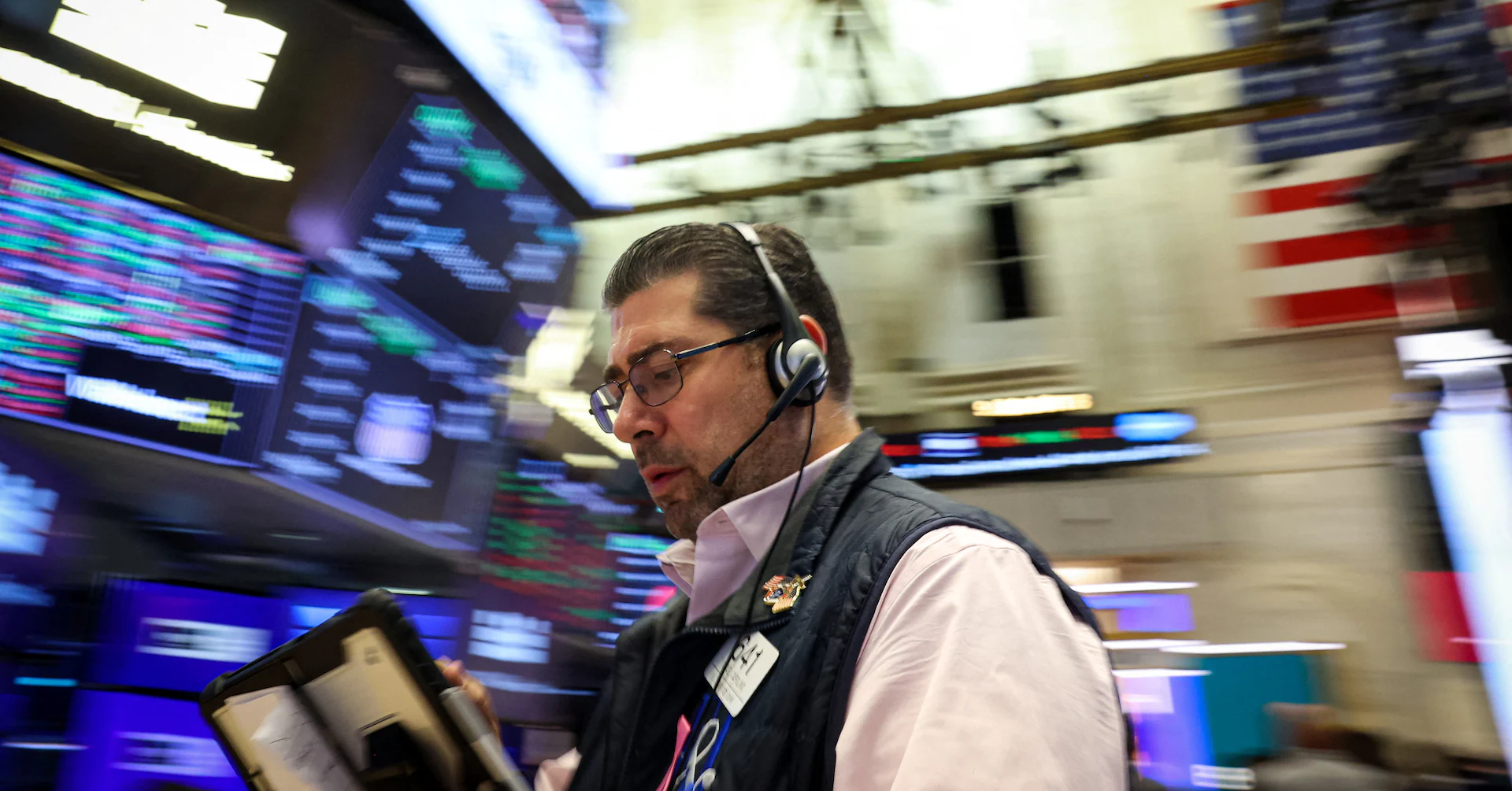 Wall Street futures pause as earnings season gains momentum
