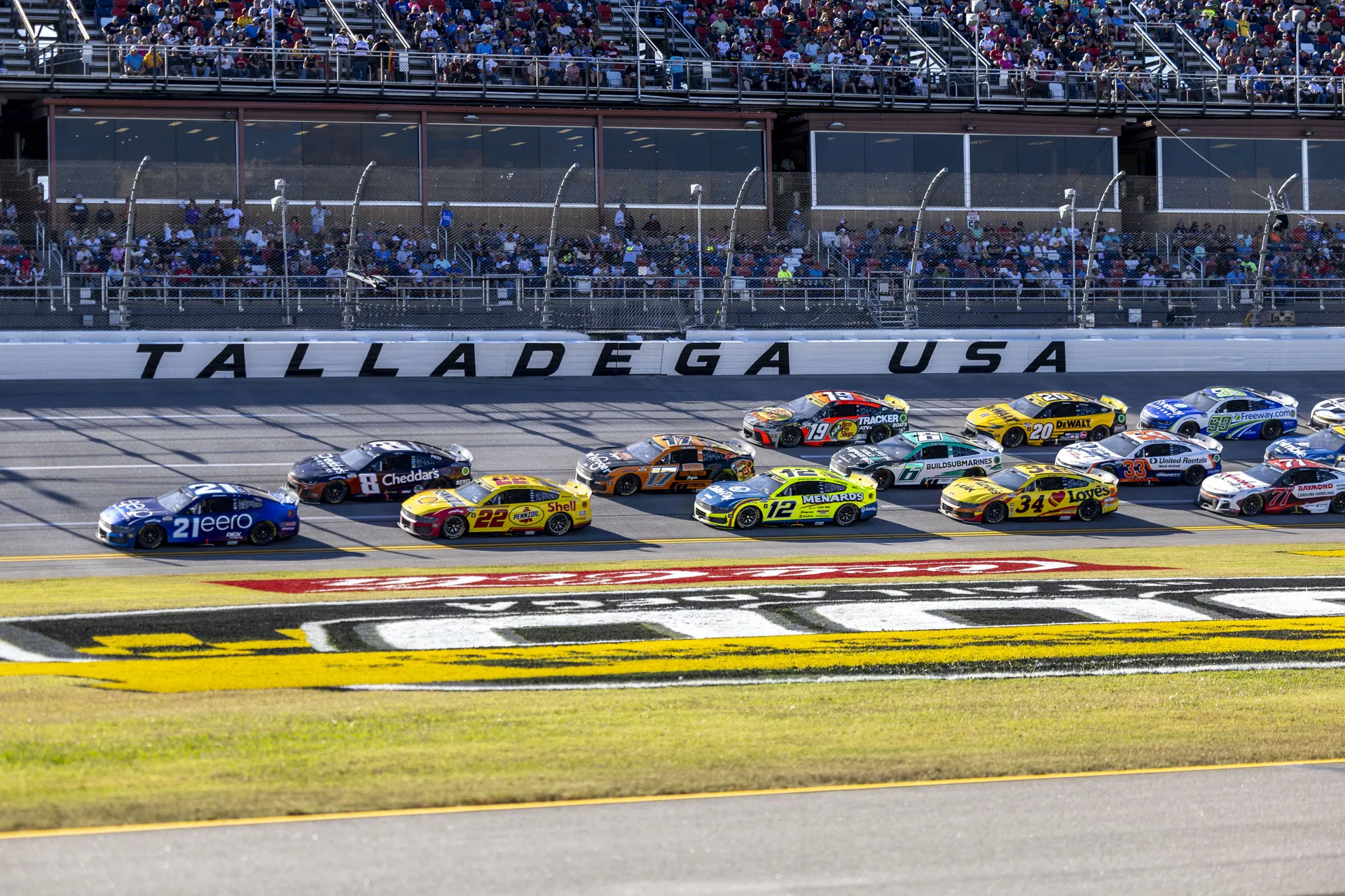 “It’s nice level of unknown”: NASCAR analyst says 2025 title has no ‘clear-cut favorite’ with Penske team’s uncertainty 