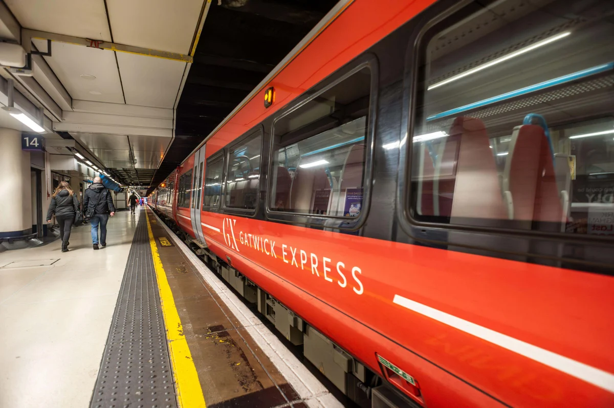London travel news LIVE: Gatwick Express and Southern services suspended due to London Victoria points failure