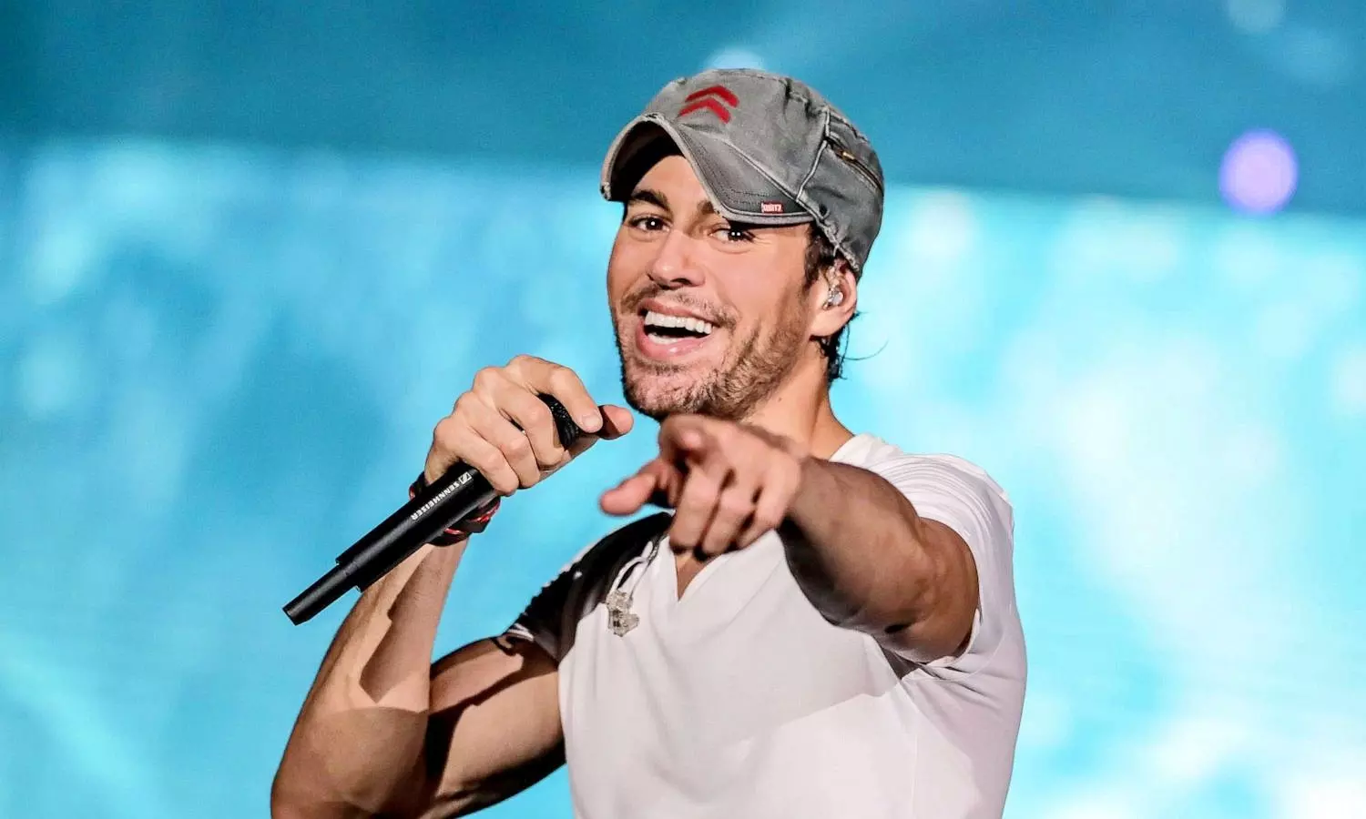 It's Official! Enrique Iglesias Coming to India This October