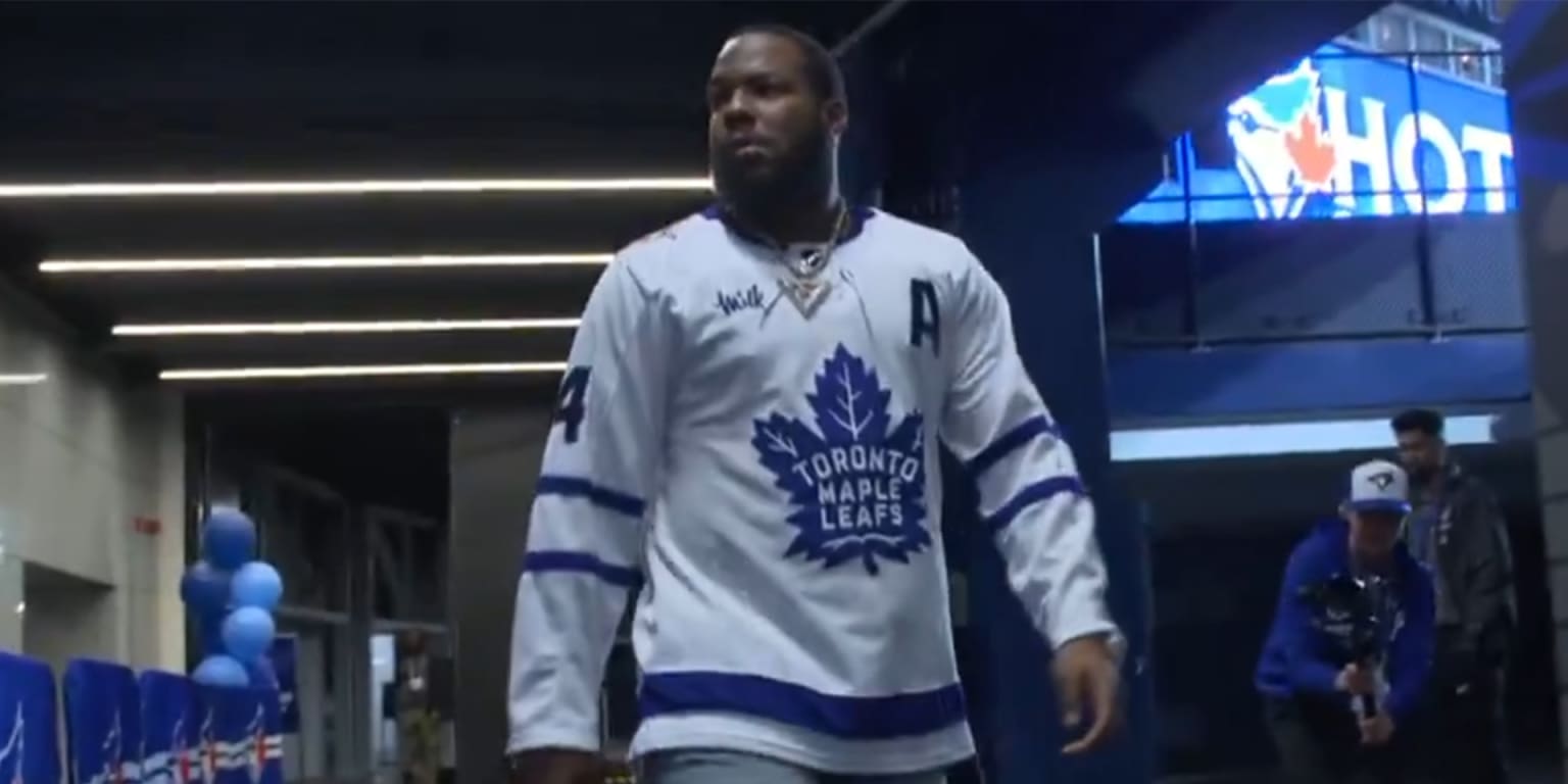 Vladimir Guerrero Jr. wears Maple Leafs jersey to Game 7