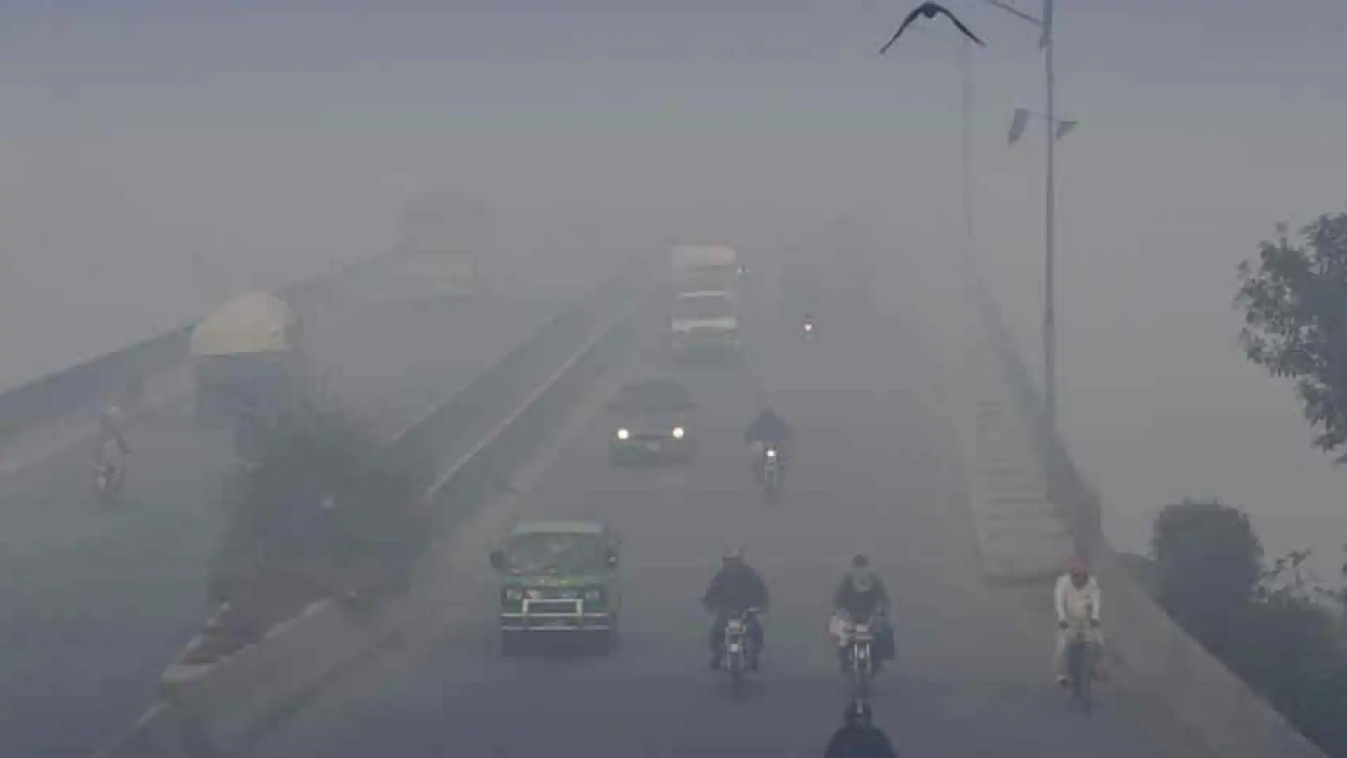 Lahore's air quality plummets after Diwali; India blamed for pollution