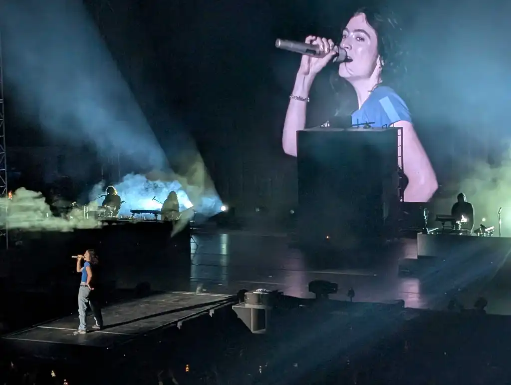 Lorde brings winning concert tour to Greek Theatre in Berkeley