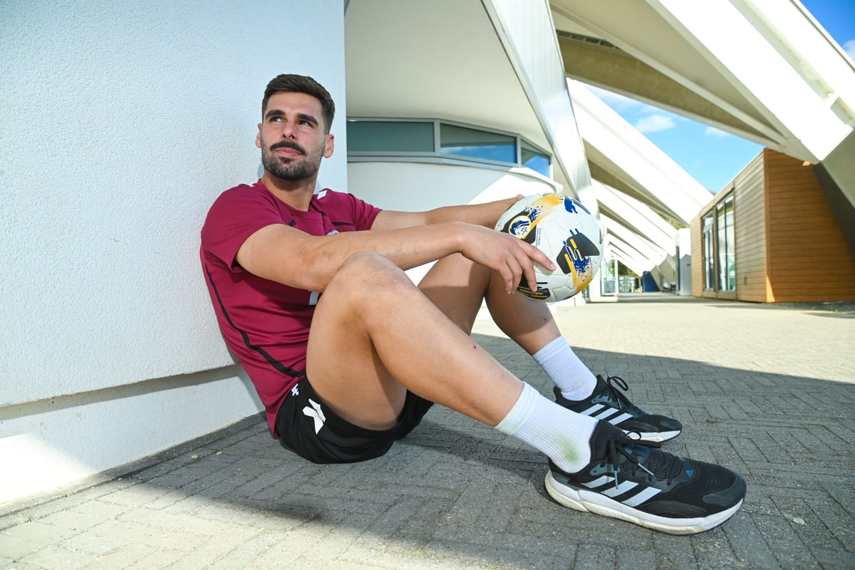 Hearts fans stop cars to sing at Claudio Braga, but the striker warns: 'We are not the heroes now'