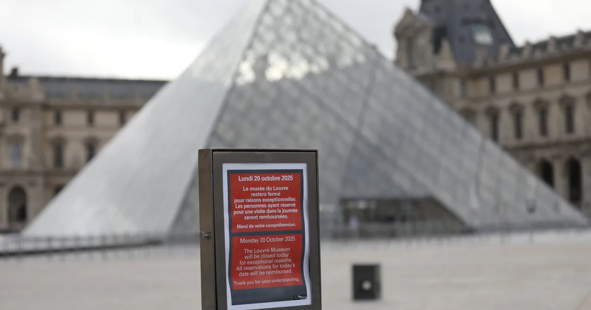 Louvre Heist Sparks Security Scramble Across French Museums
