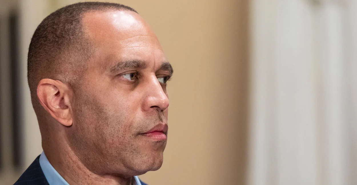 Amid Shutdown, Jeffries Visits California to Support Gerrymandering Ballot Measure