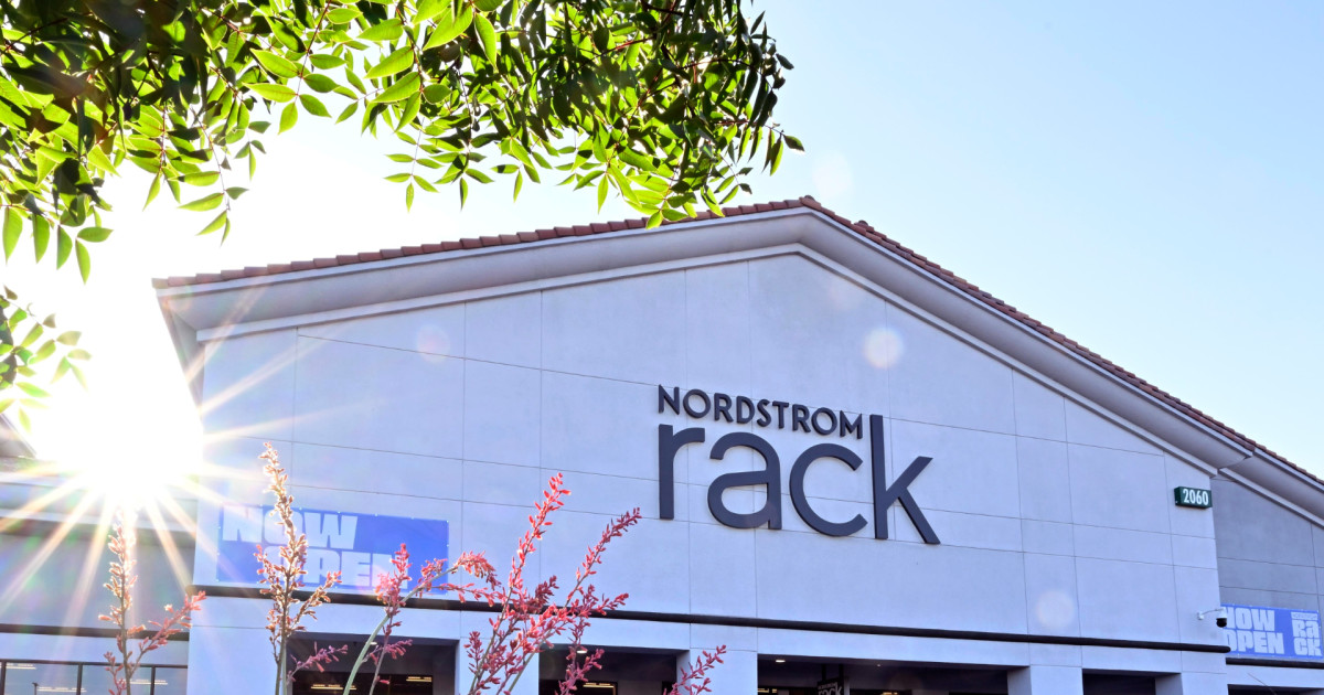 Nordstrom Rack’s Vionic Elise Sneaker Is a Must-Have