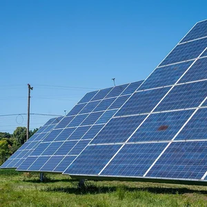 Trump essaie de saboter le solaire. Mais le solaire continue de briller.
