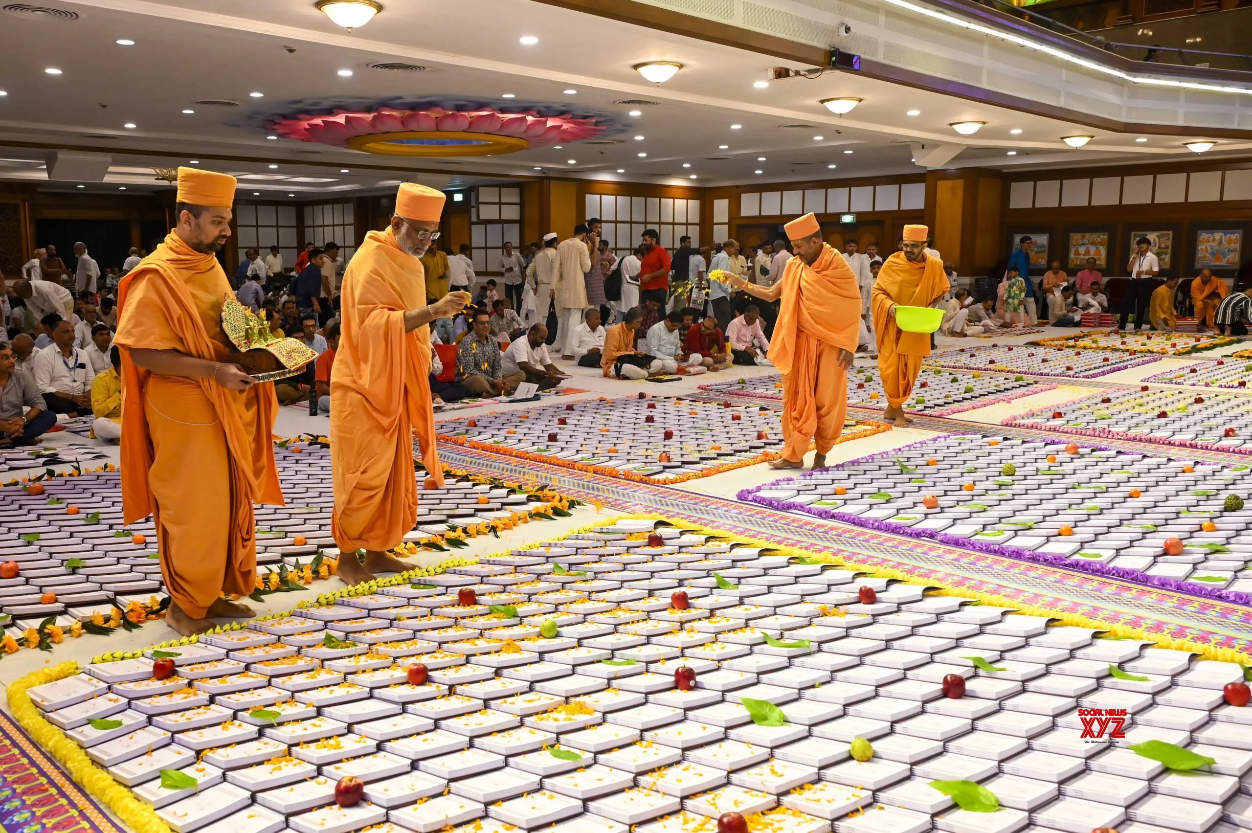 Mumbai: Chopda Pooja celebrated at Swaminarayan Temple #Gallery