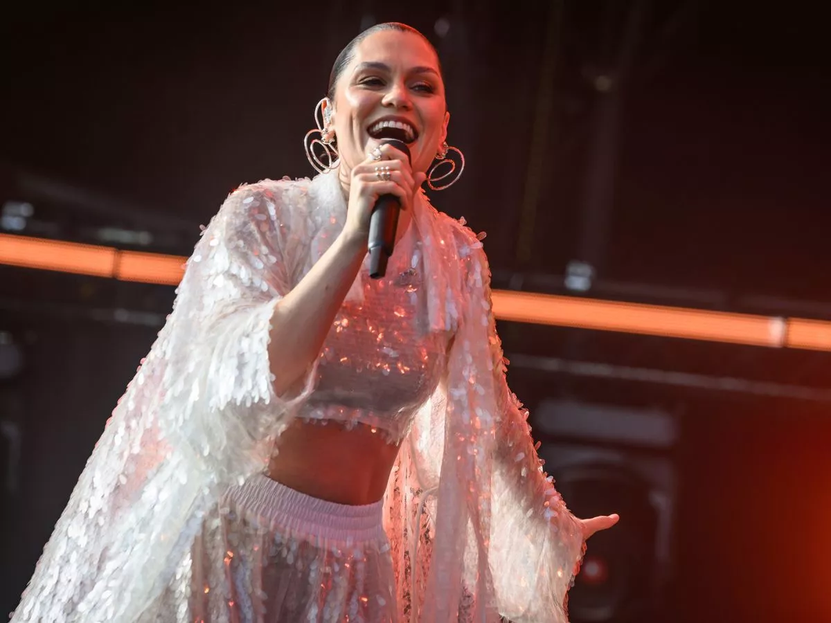 Jessie J issues savage response to very awkward fan question in gym