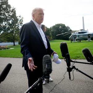 La dernière salve de tarifs de Trump : les meubles, les médicaments sur ordonnance et les armoires de cuisine sont touchés.