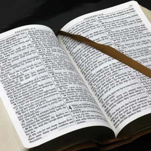 Les ventes de Bibles ont augmenté après la mort de Charlie Kirk.