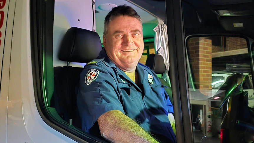 Decline of paramedic 'lifers' as job retention falls to 10-year low