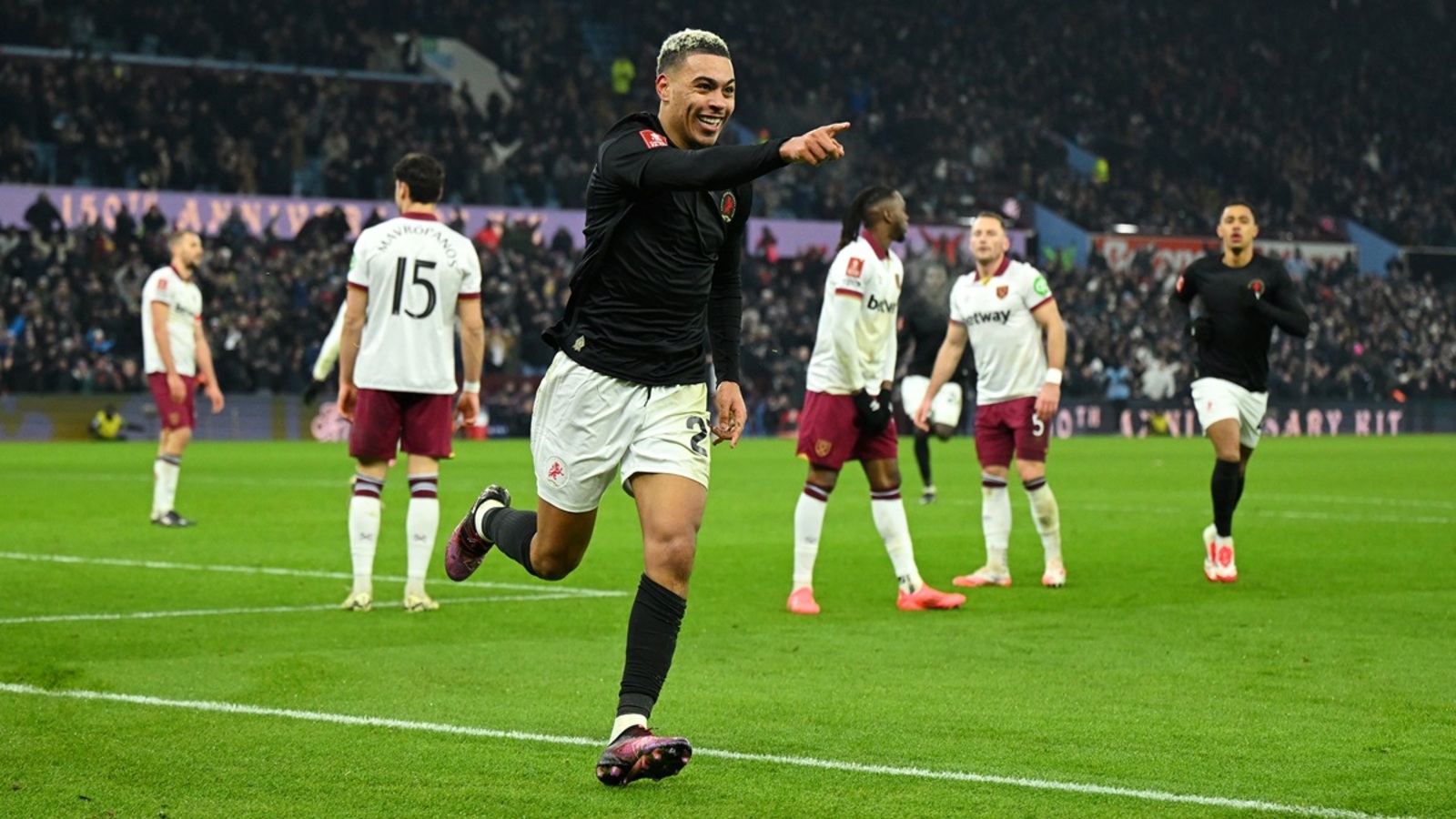 Chelsea could beat Arsenal to Premier League attacking midfielder
