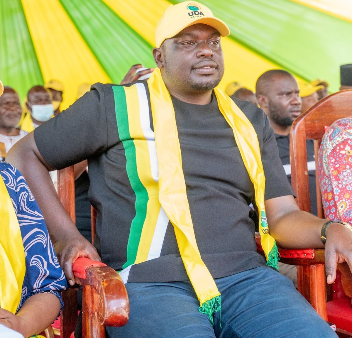 The moment Kitutu Chache MP, JAPHETH NYAKUNDI, was forced to flee for his life after youths attacked him while drumming up support for RUTO (VIDEO)