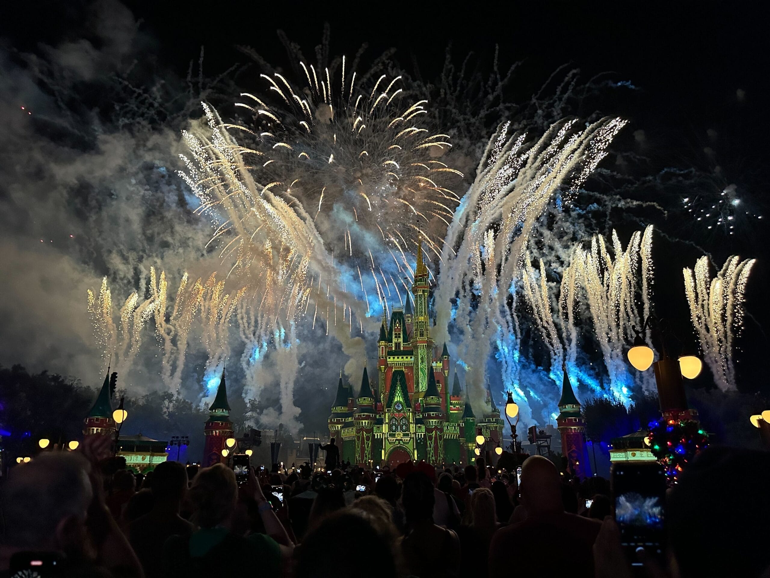 Minnie's Wonderful Christmastime Fireworks Will Perform for All Magic Kingdom Guests