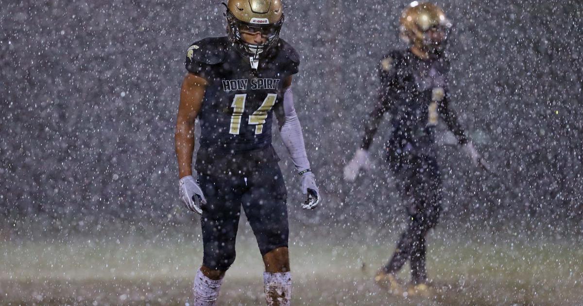 WR Alvaro Lora catches 3 TD passes for Delaware Valley