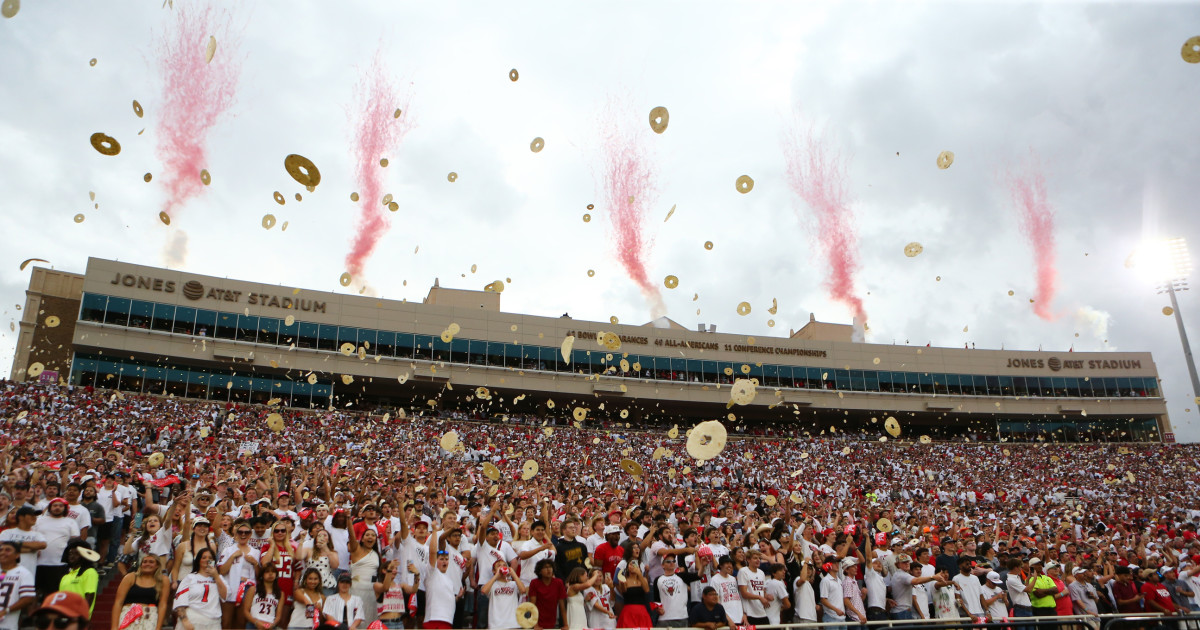 College Football Fans Banned From Throwing Tortillas on Field