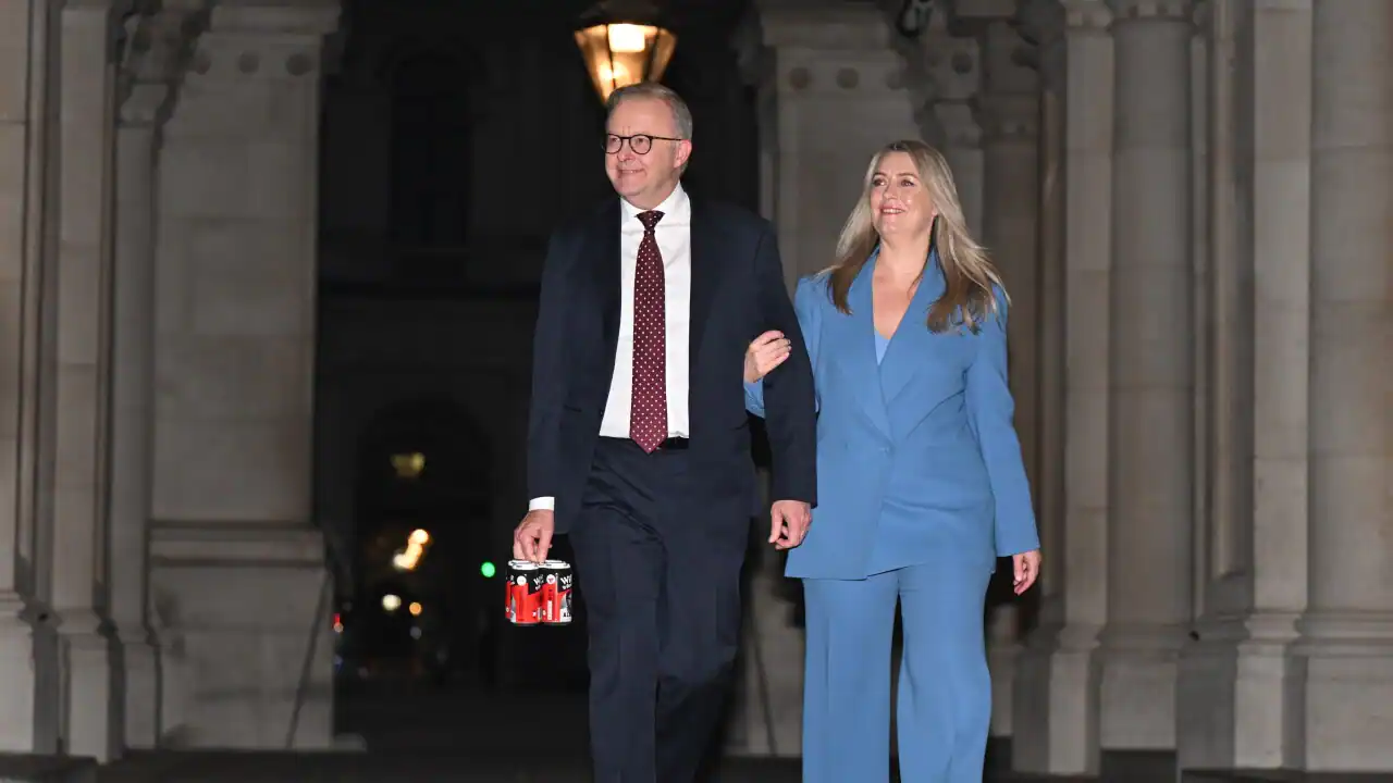Six-pack diplomacy: Albanese joins Starmer and Carney for high-stakes talks