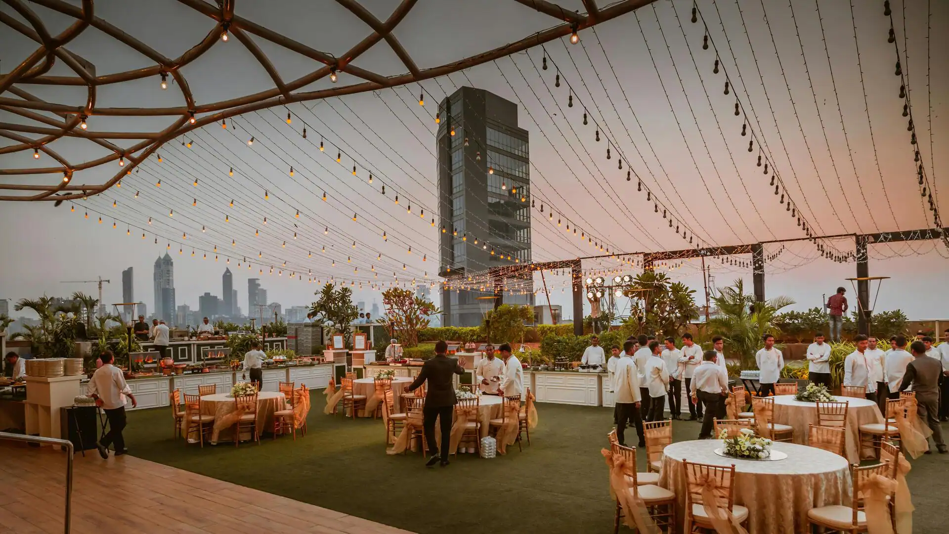 Tips to plan the perfect rooftop engagement party