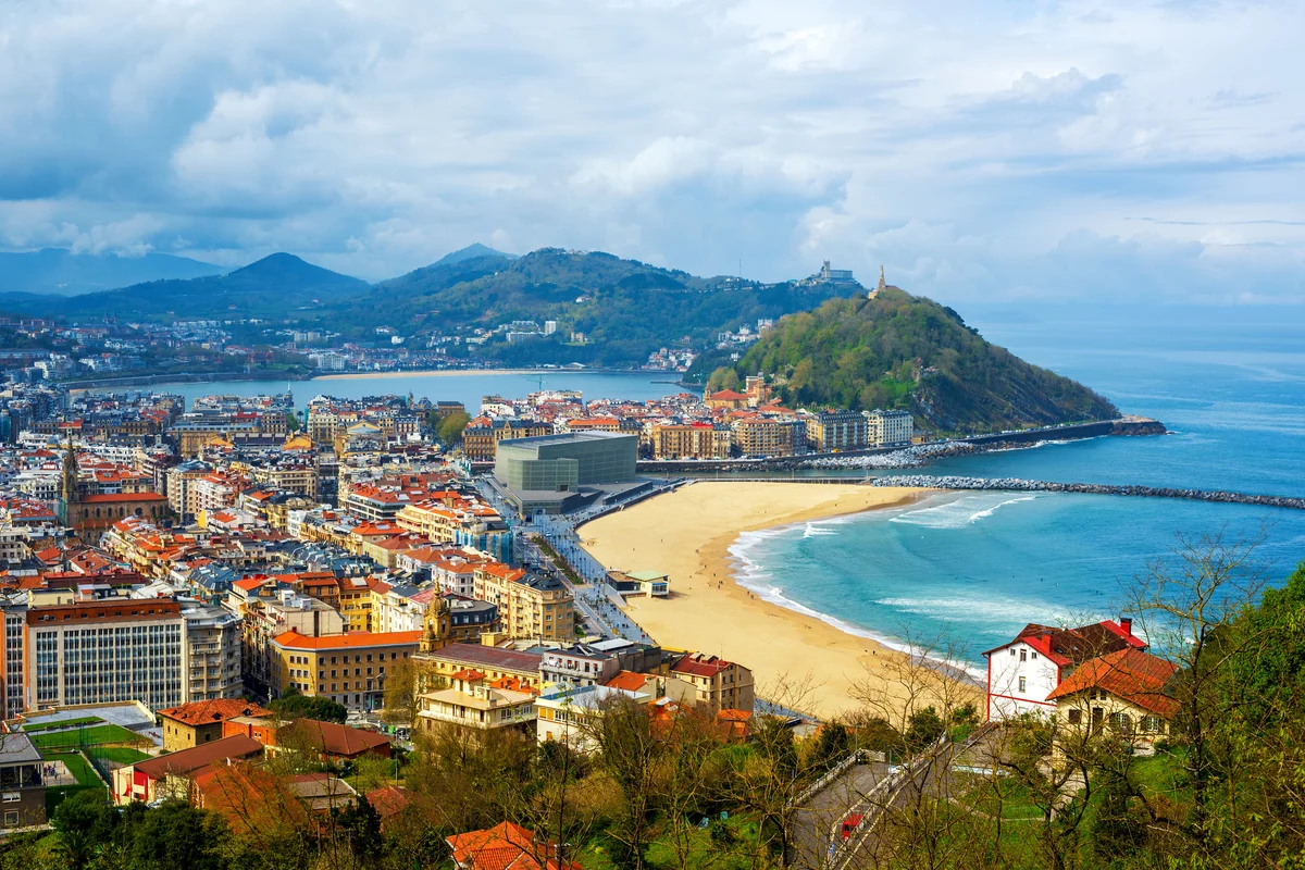 Spanish holiday hotspot to issue new smoke-free beach rules
