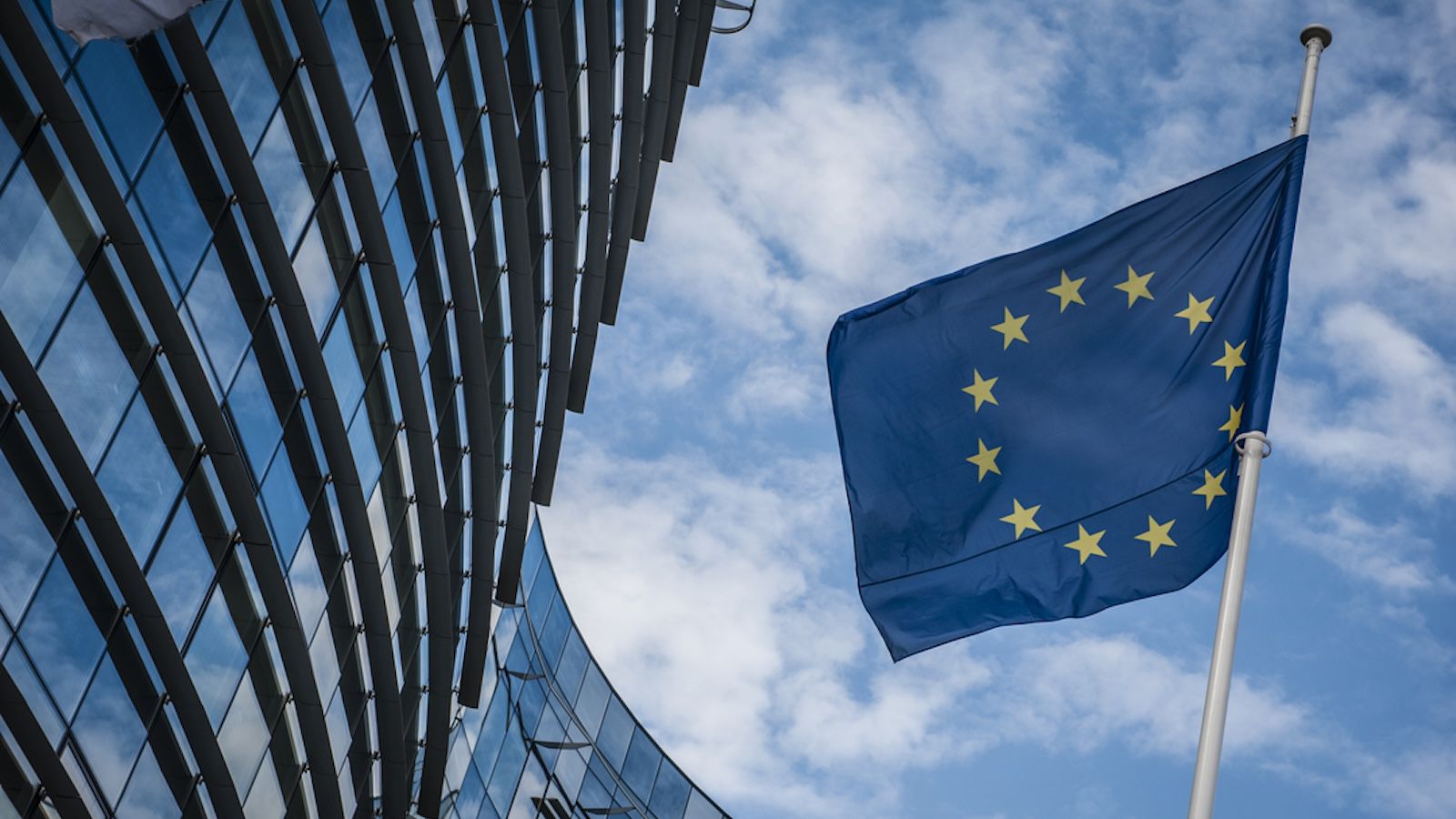 Apple Hits Back at EU Law in Court