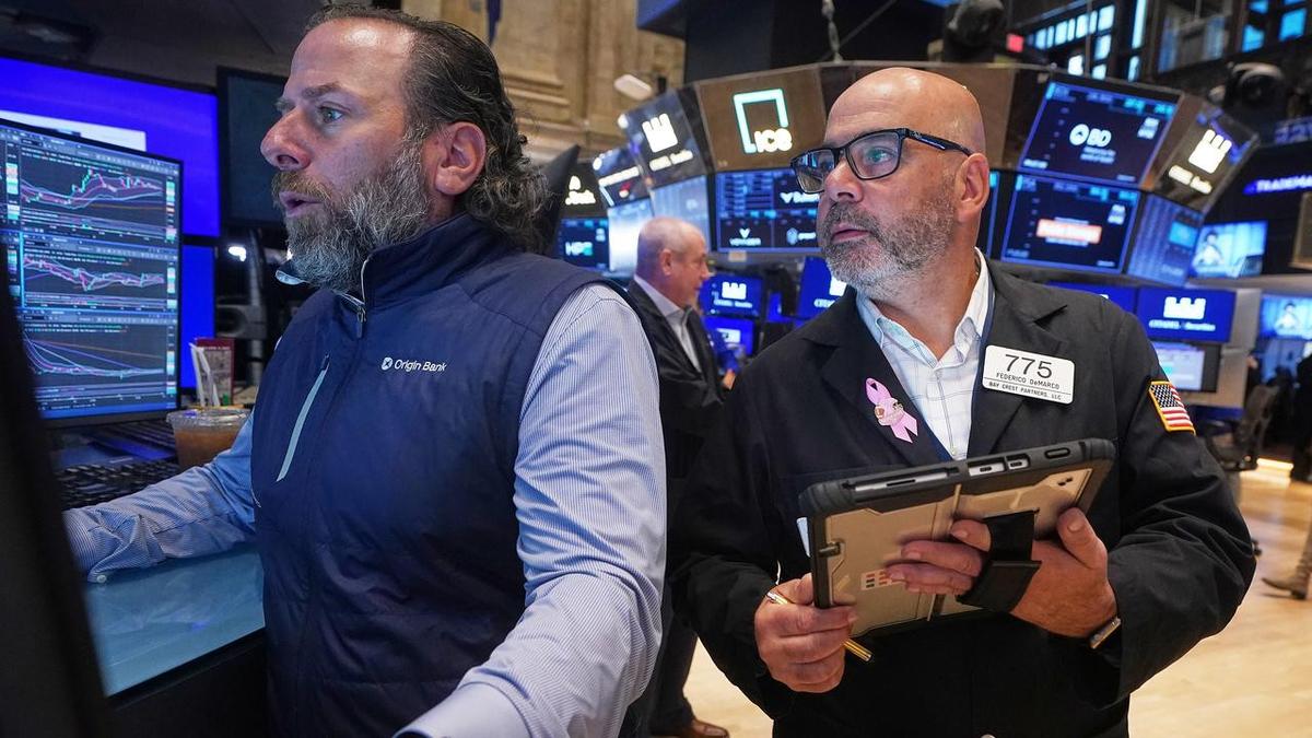 Wall Street climbs ahead of earnings, inflation data