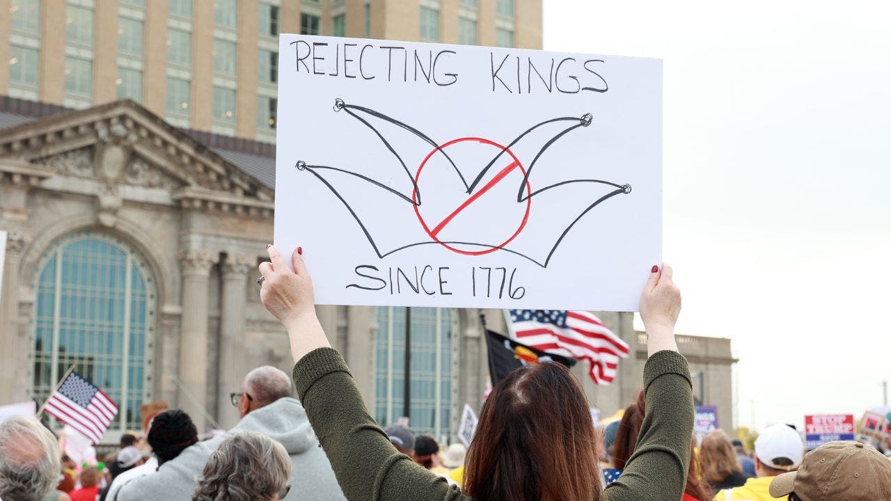 Connecticut Democratic senator condemned for 'shameful' photo at protest
