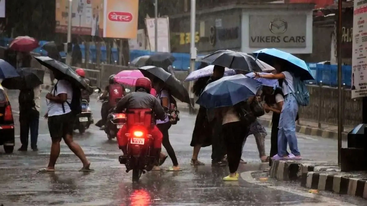 Heavy Rainfall in Mumbai: IMD Issues 3-Day Orange Alert, Train Services Affected