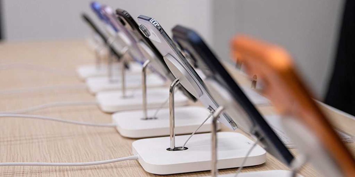 Thin is NOT in: Why nobody is buying the new Apple and Samsung phones