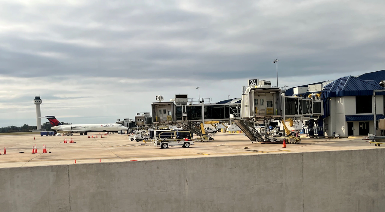 How is Huntsville airport handling the government shutdown?