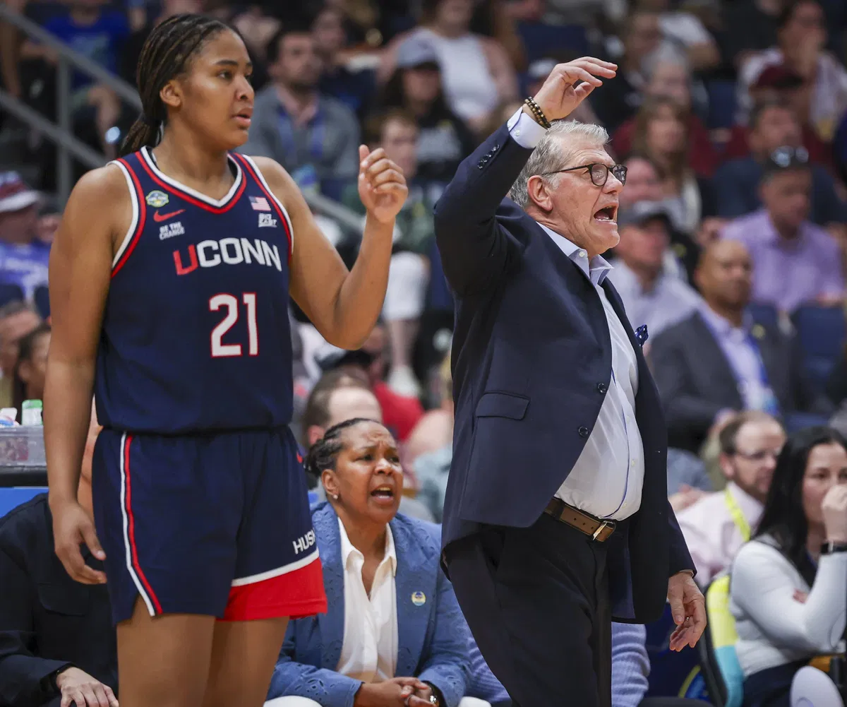 Geno Auriemma Makes Bold Sarah Strong Claim Amid AP Preseason All-American Honor