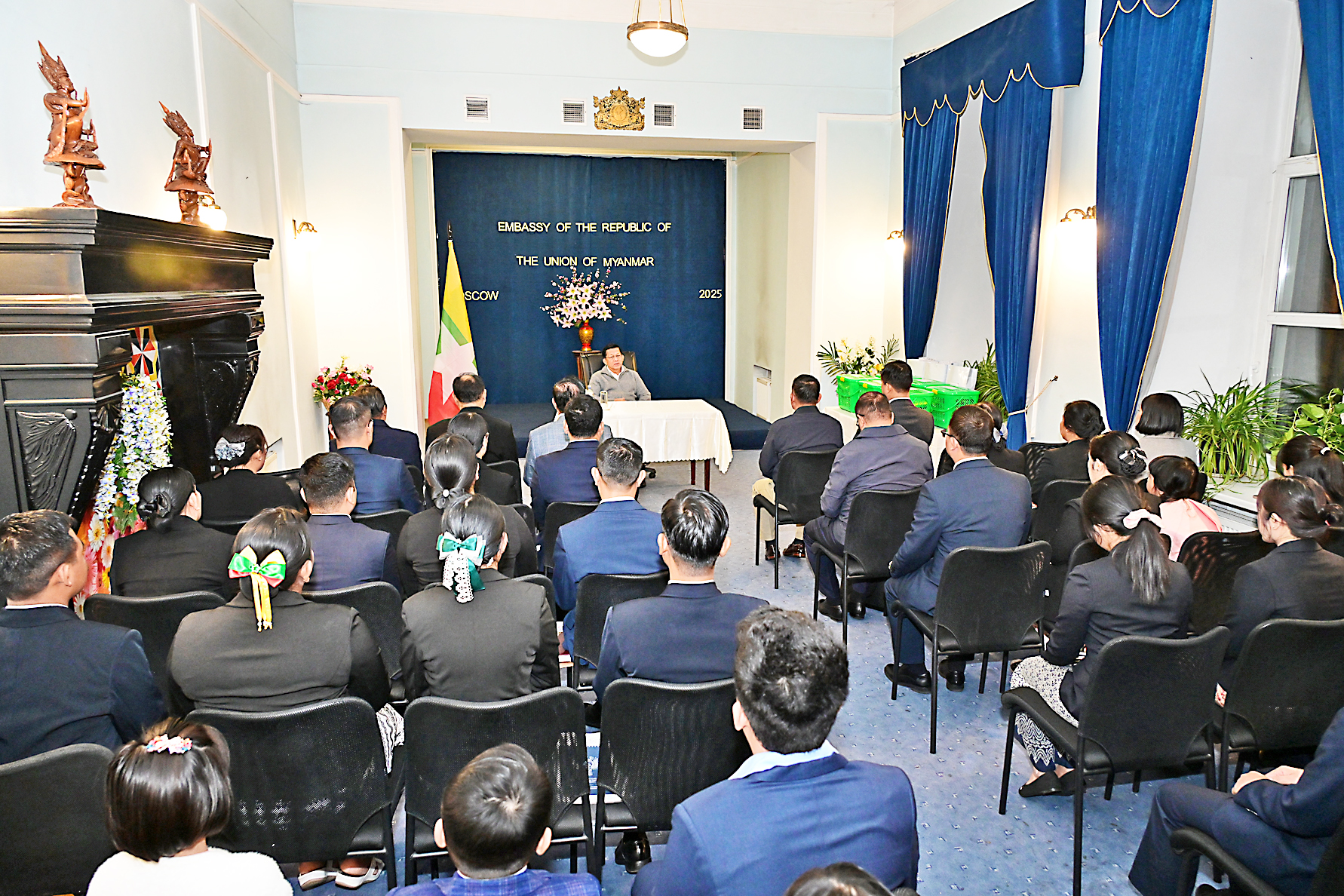​​​​​​​Acting President and SSPC Chairman of the Republic of the Union of Myanmar Senior General Min Aung Hlaing meets families of Myanmar Embassy to the Russian Federation, Military Attaché’s Office, scholarship students