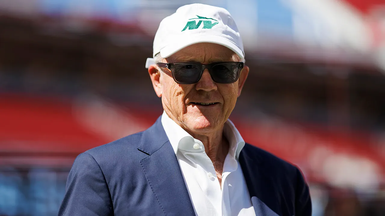 Jets boss casts doubt on Justin Fields’ consistency after benching