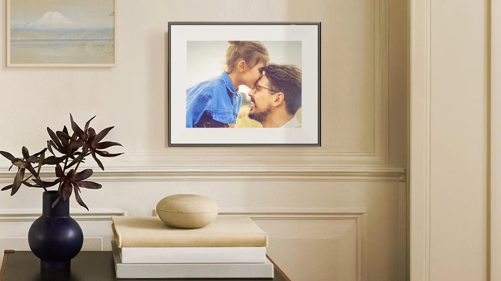 Aura Launches a New E-Paper Photo Frame For Those Who Hate Cords