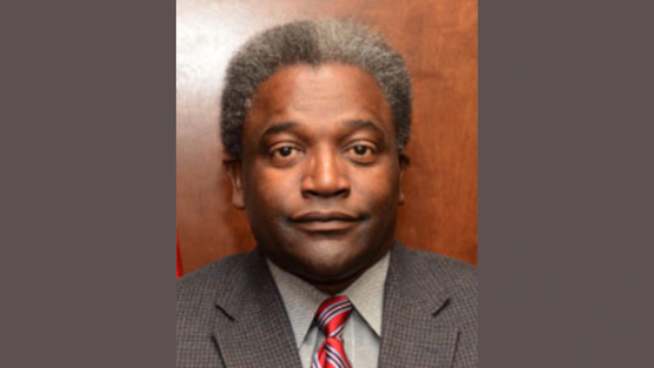 Alabama county commissioner handcuffed in struggle with police as he tries to enter school award event