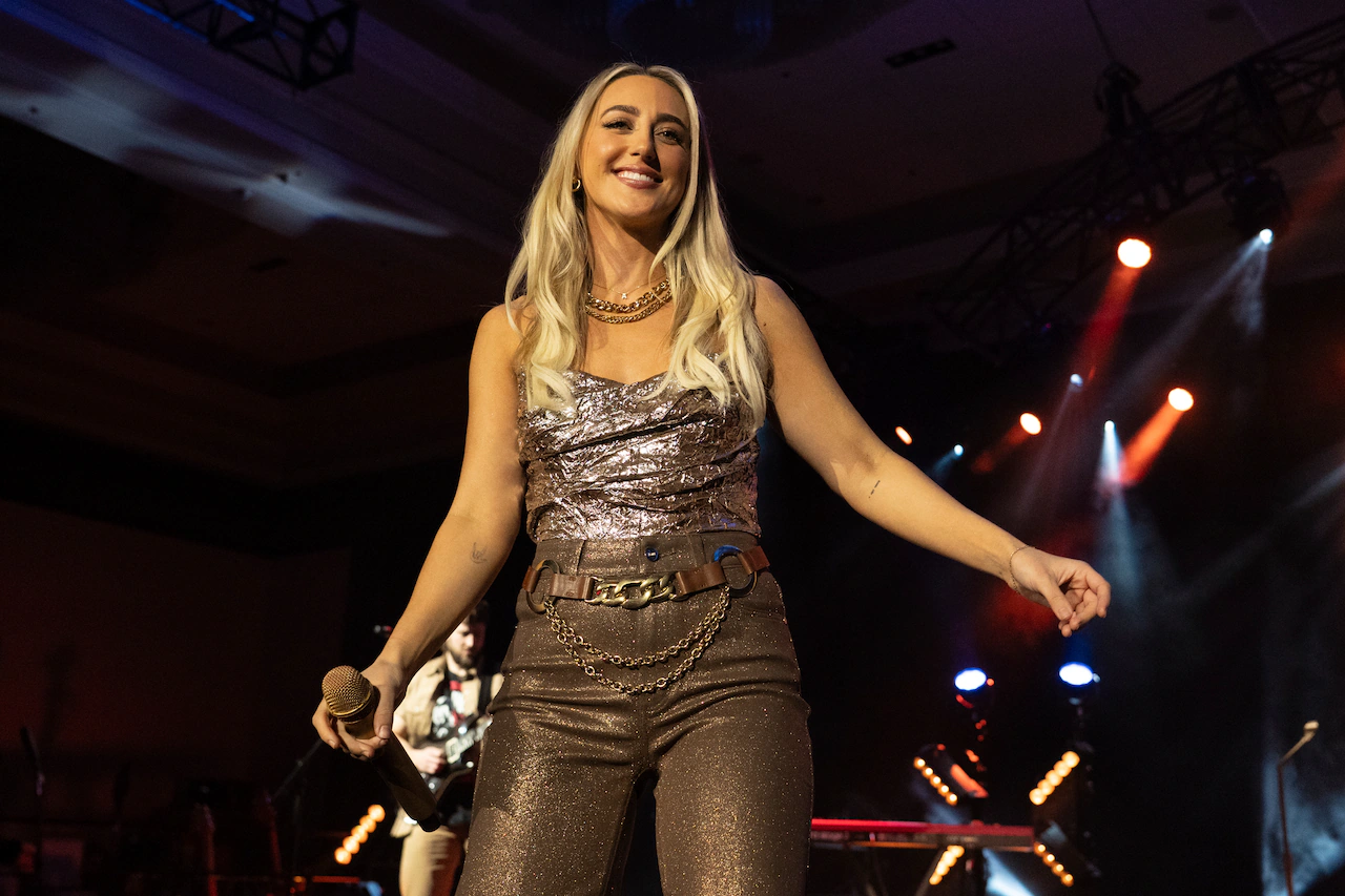 Country music star, 28, opens up about living with ‘fatal’ disease
